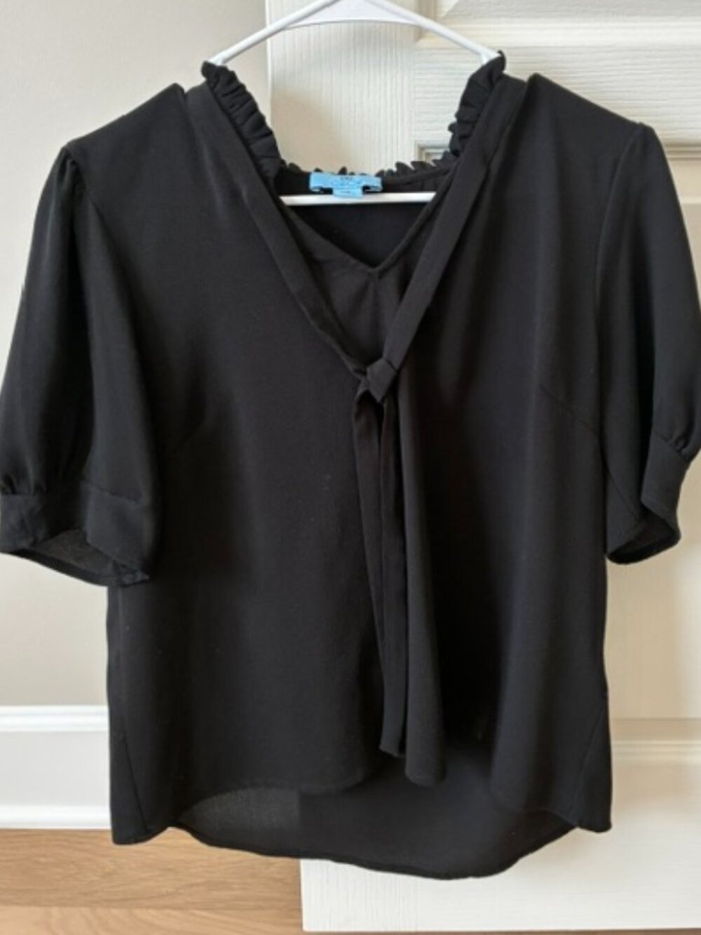 CeCe Women's Black Short Puff Sleeve Ruffle V-Neck Tie Blouse M